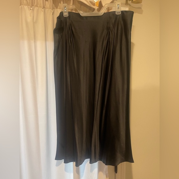Quince 100% Silk black Washable Midi Skirt Size Large - Picture 2 of 2